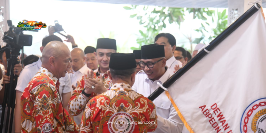 image Ketua DPRD Provinsi Lampung Ahmad Giri Akbar dan Sekretaris DPRD Provinsi Lampung Descatama Paksi Moeda menghadiri acara pengukuhan pengurus Dewan Pimpinan Daerah (DPD) dan Dewan Pimpinan Cabang (DPC) (ABPEDNAS)