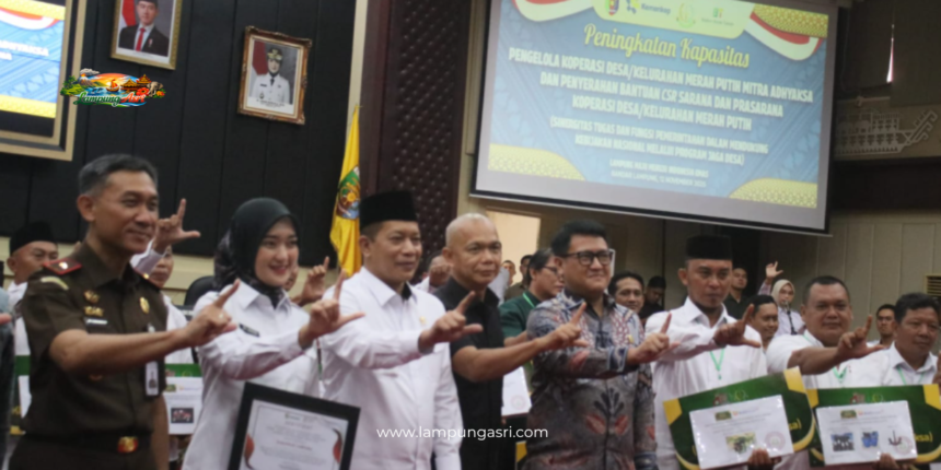 image Ketua DPRD Provinsi Lampung, Ahmad Giri Akbar, menghadiri kegiatan Peningkatan Kapasitas Pengelola Koperasi Desa/Kelurahan Merah Putih Mitra Adhyaksa sekaligus penyerahan bantuan CSR sarana dan prasarana koperasi