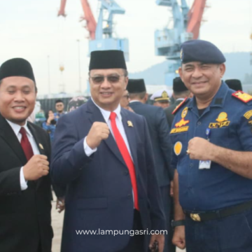 Anggota Komisi I Yusirwan, menghadiri upacara peringatan Hari Pahlawan yang diselenggarakan oleh Pemerintah Kota Bandar Lampung bersama unsur Forkopimda di Pelabuhan Pelindo