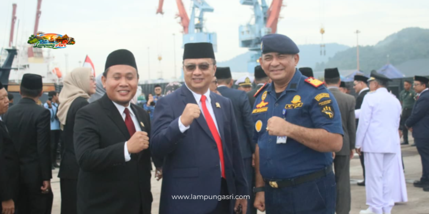 image Anggota Komisi I Yusirwan, menghadiri upacara peringatan Hari Pahlawan yang diselenggarakan oleh Pemerintah Kota Bandar Lampung bersama unsur Forkopimda di Pelabuhan Pelindo