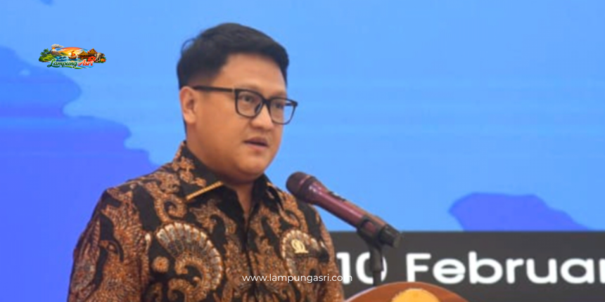 image Ketua Komisi V DPRD Provinsi Lampung, Dr. Yanuar Irawan, SE, MM. dan Anggota Komisi I DPRD Provinsi Lampung, Budiman A.S hadir dalam acara Sosialisasi peraturan Gubernur Lampung.
