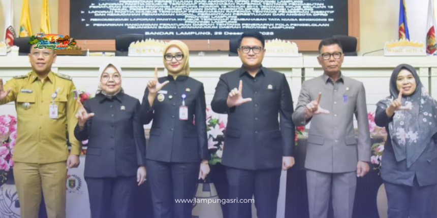 image Rapat Paripurna di Ruang Sidang DPRD Provinsi Lampung.