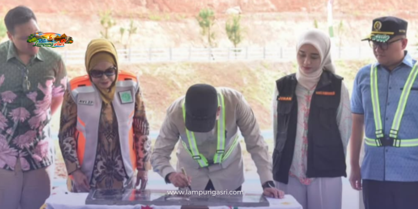 image Ketua DPRD Provinsi Lampung, Ahmad Giri Akbar, menghadiri Peresmian Pembangunan Bangunan Penampung Air (Embung) Kemiling yang berlokasi di Kecamatan Kemiling, Kota Bandar Lampung