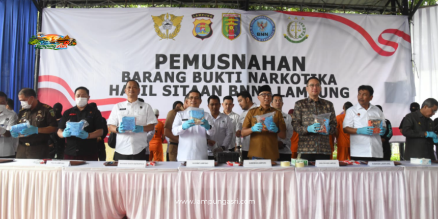image Wakil Ketua IV DPRD Provinsi Lampung, Naldi Rinara S. Rizal, menghadiri pemusnahan Barang Bukti Narkoba yang digelar Badan Narkotika Nasional (BNN) Provinsi Lampung